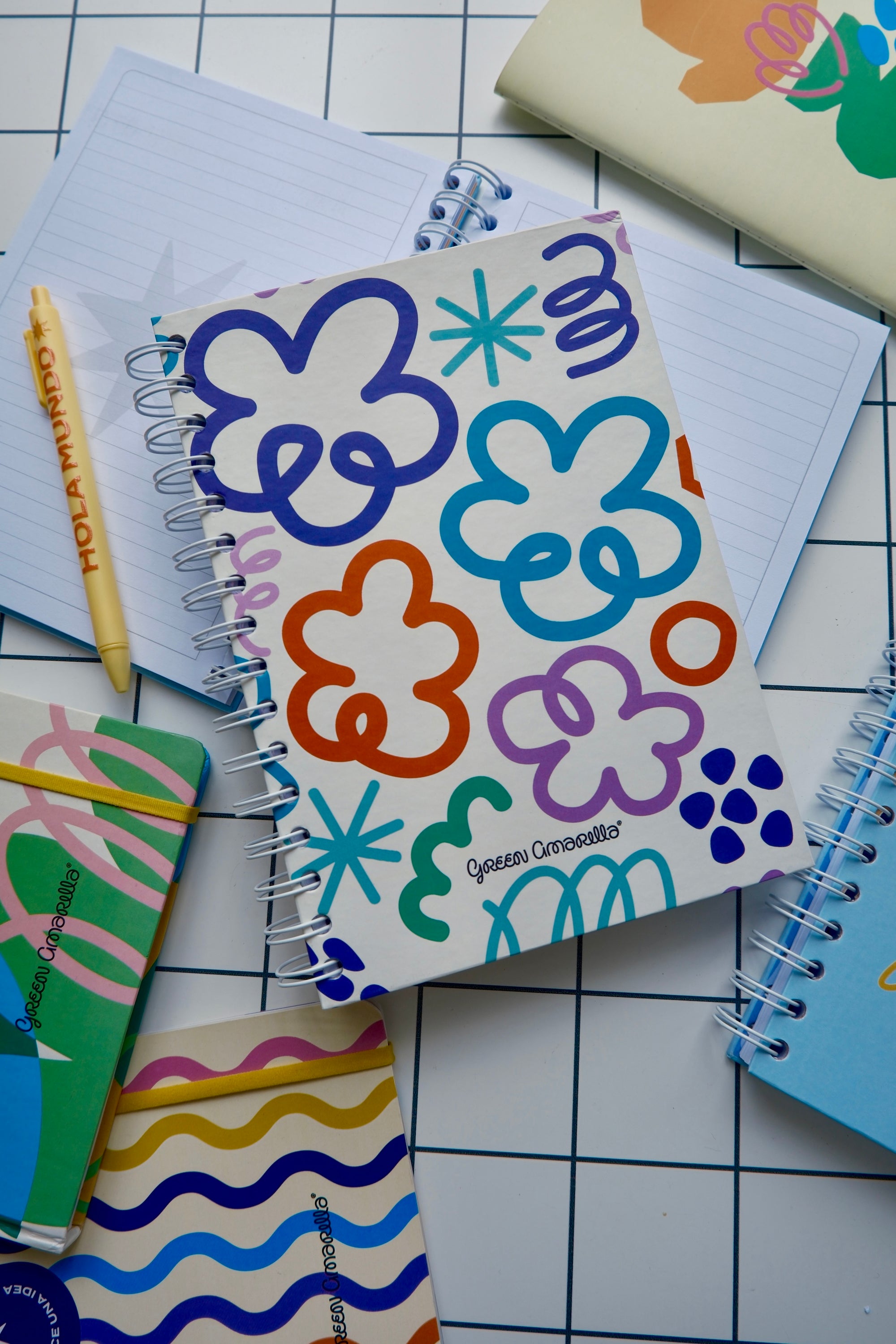Cuaderno Argollado Doodles ✶ Mediano A5